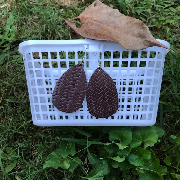 WOVEN LEATHER DROP HOOP EARRINGS - Picture 15 of 16